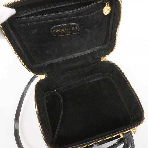 CHANEL Black Leather Vanity Bag - Picture 4 of 16